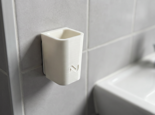 Wandhalter für Braun XT3100 an der Wand angeklebt, leer